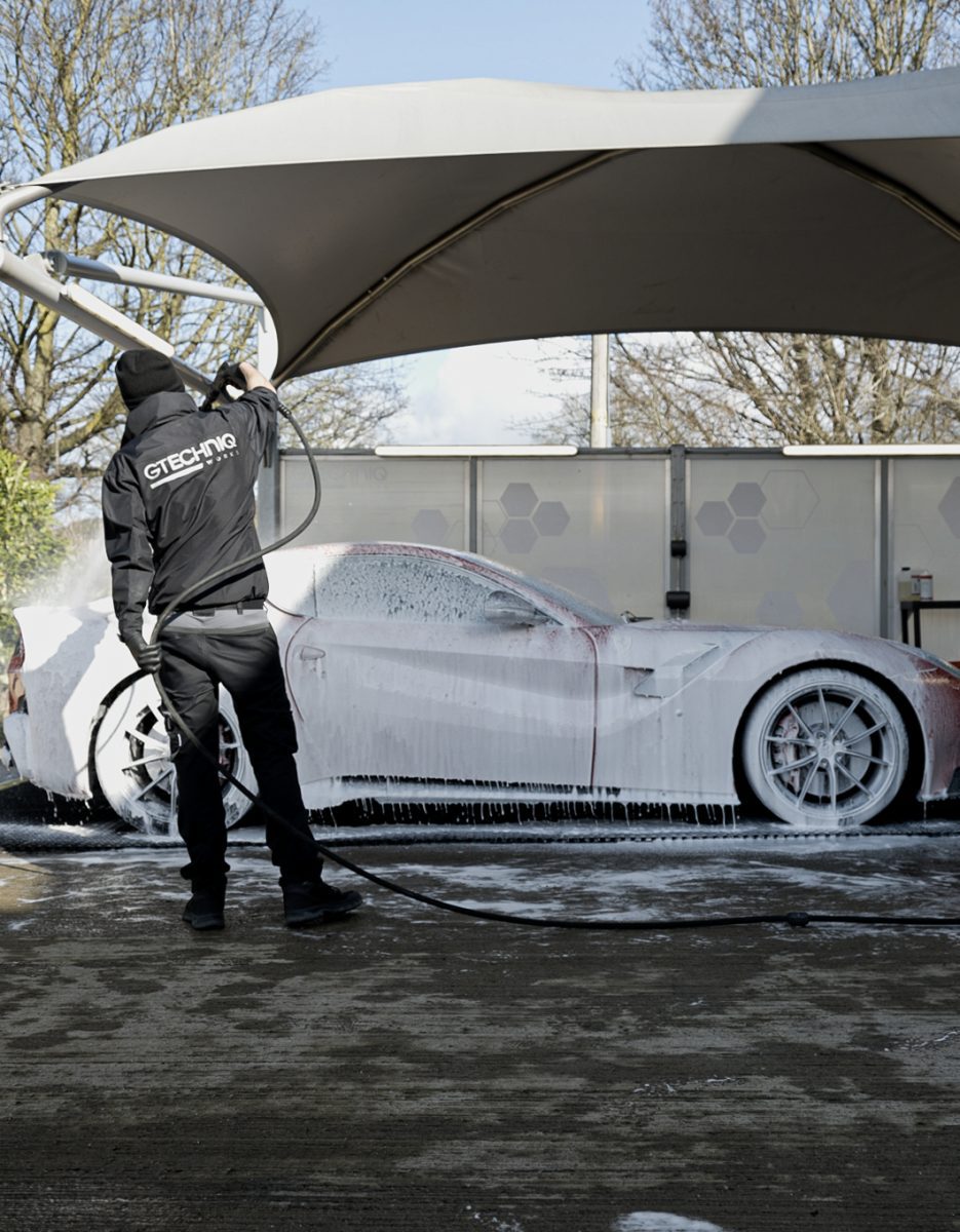 Full coverage of W4 Citrus Snow Foam dwelling on bodywork
